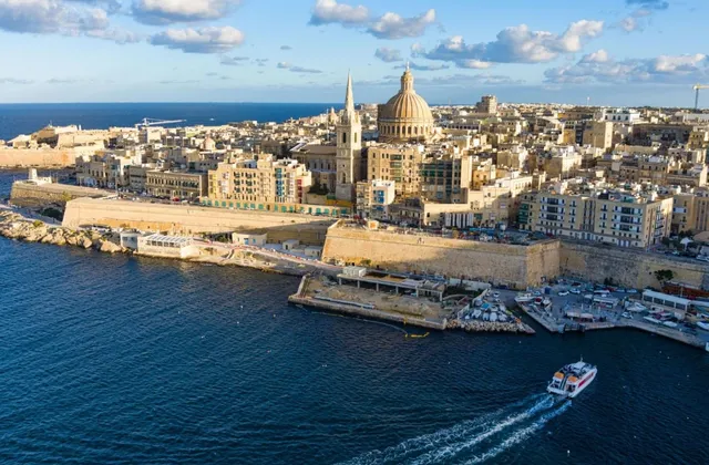 Blick auf Valletta und den Hafen in Malta